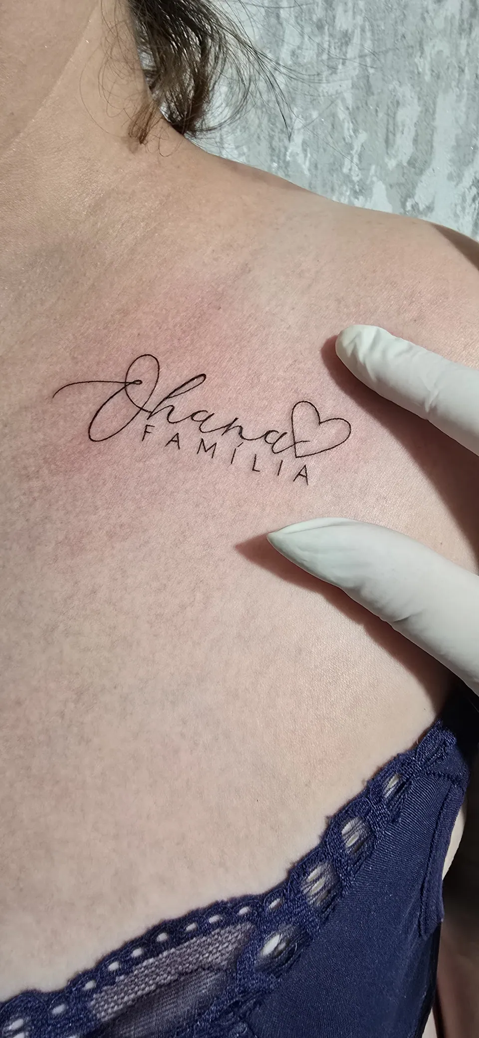 Lettering Ohana com coração nas costas