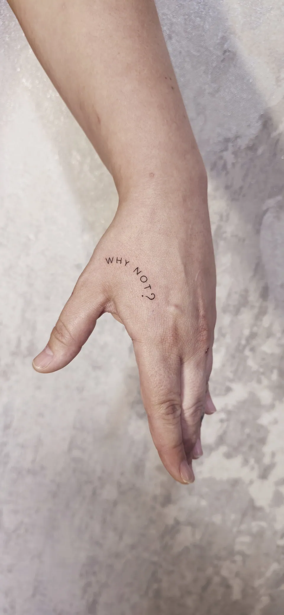 Frase minimalista em lettering na mão